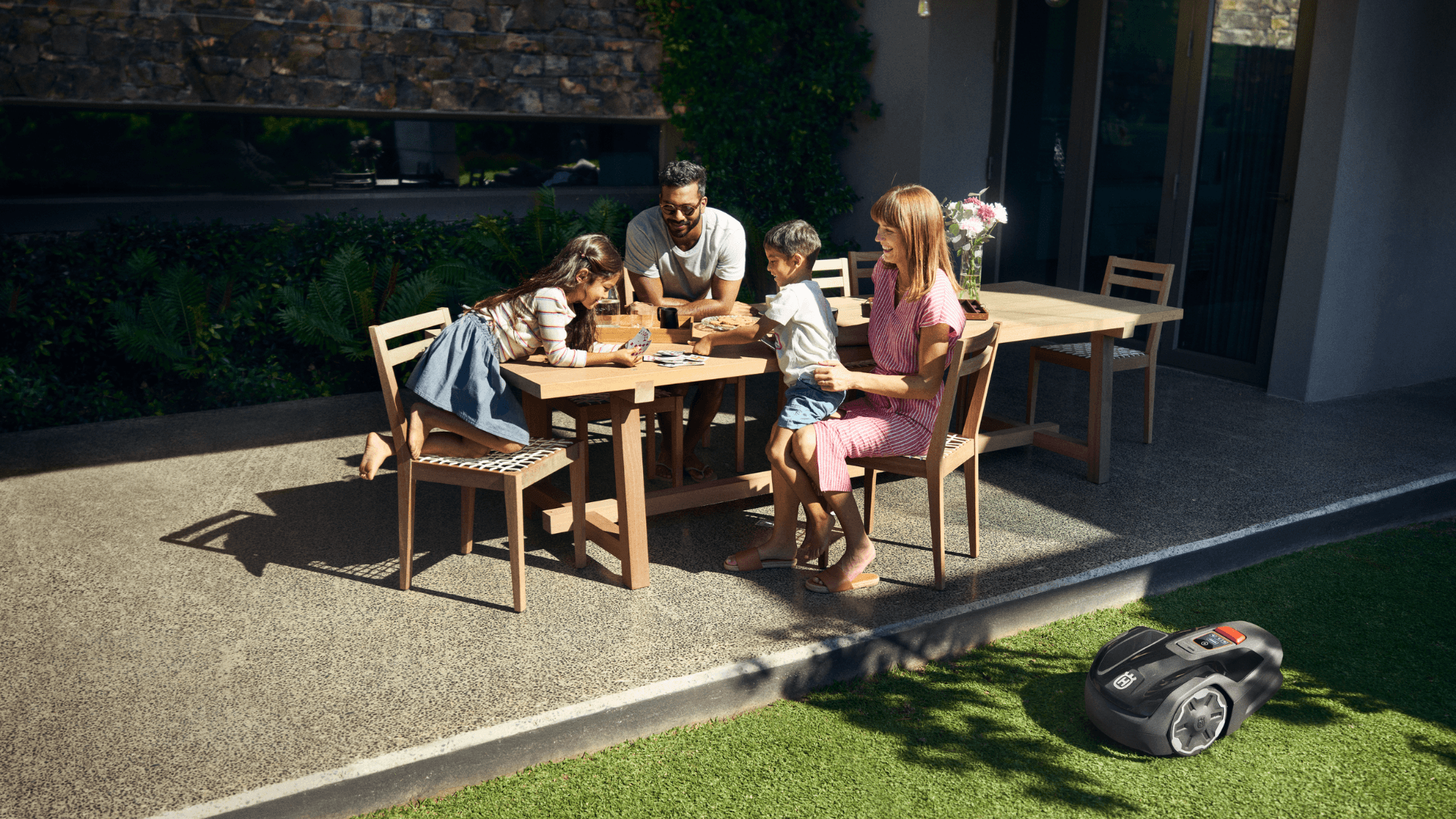 man wearing ppe with chainsaw